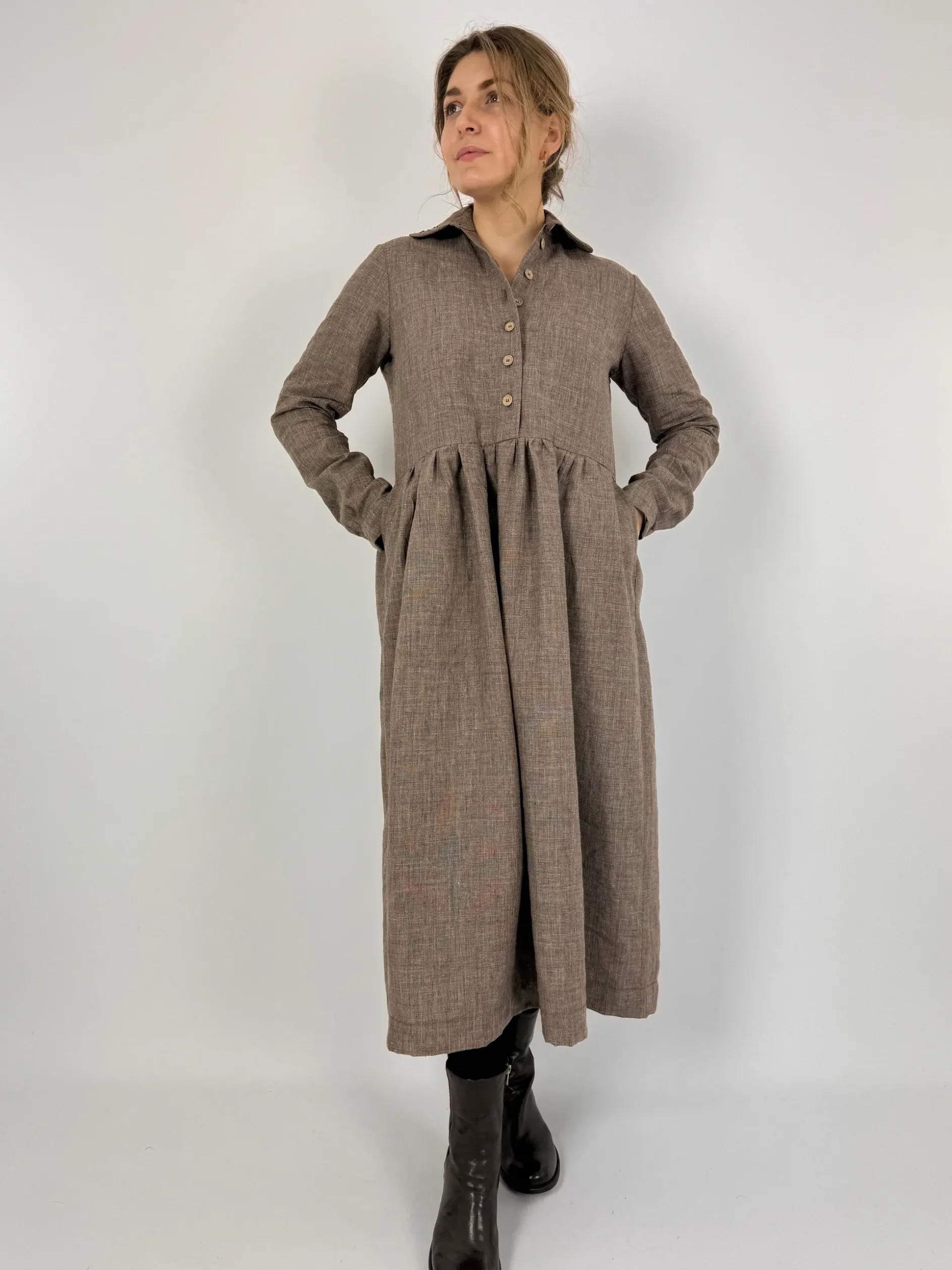 Der Antagonist 8 Embroidered Dress Brown Check