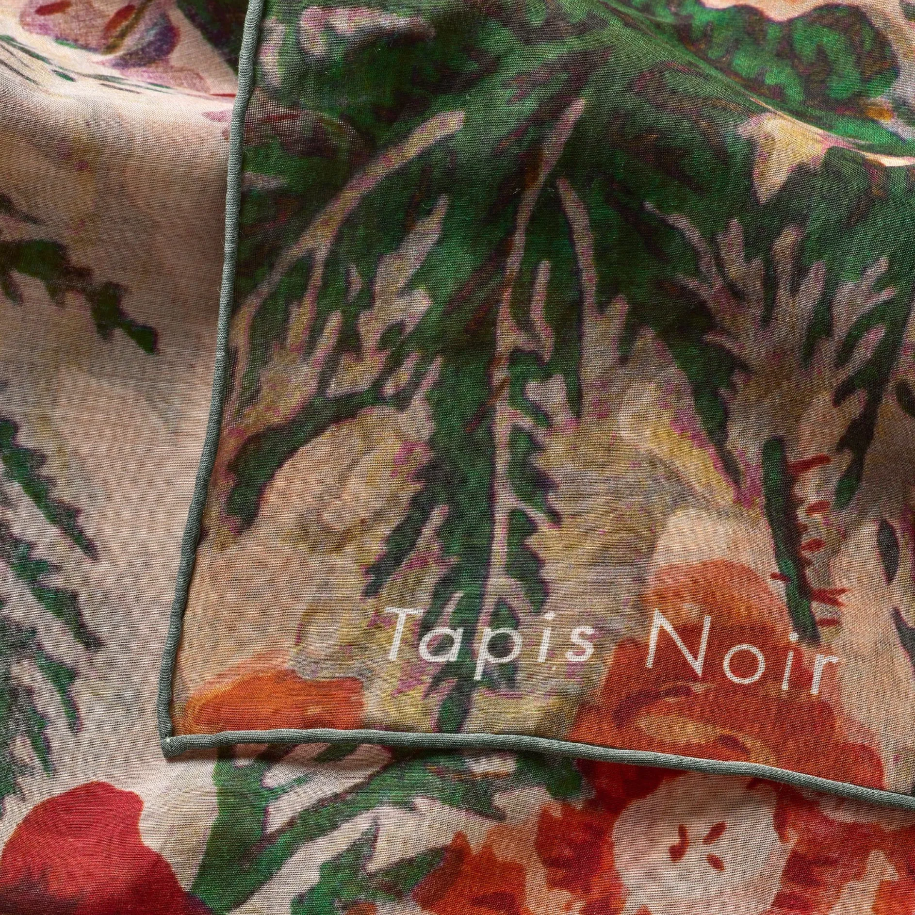 Tapis Noir Large Light Warm Flower Scarf