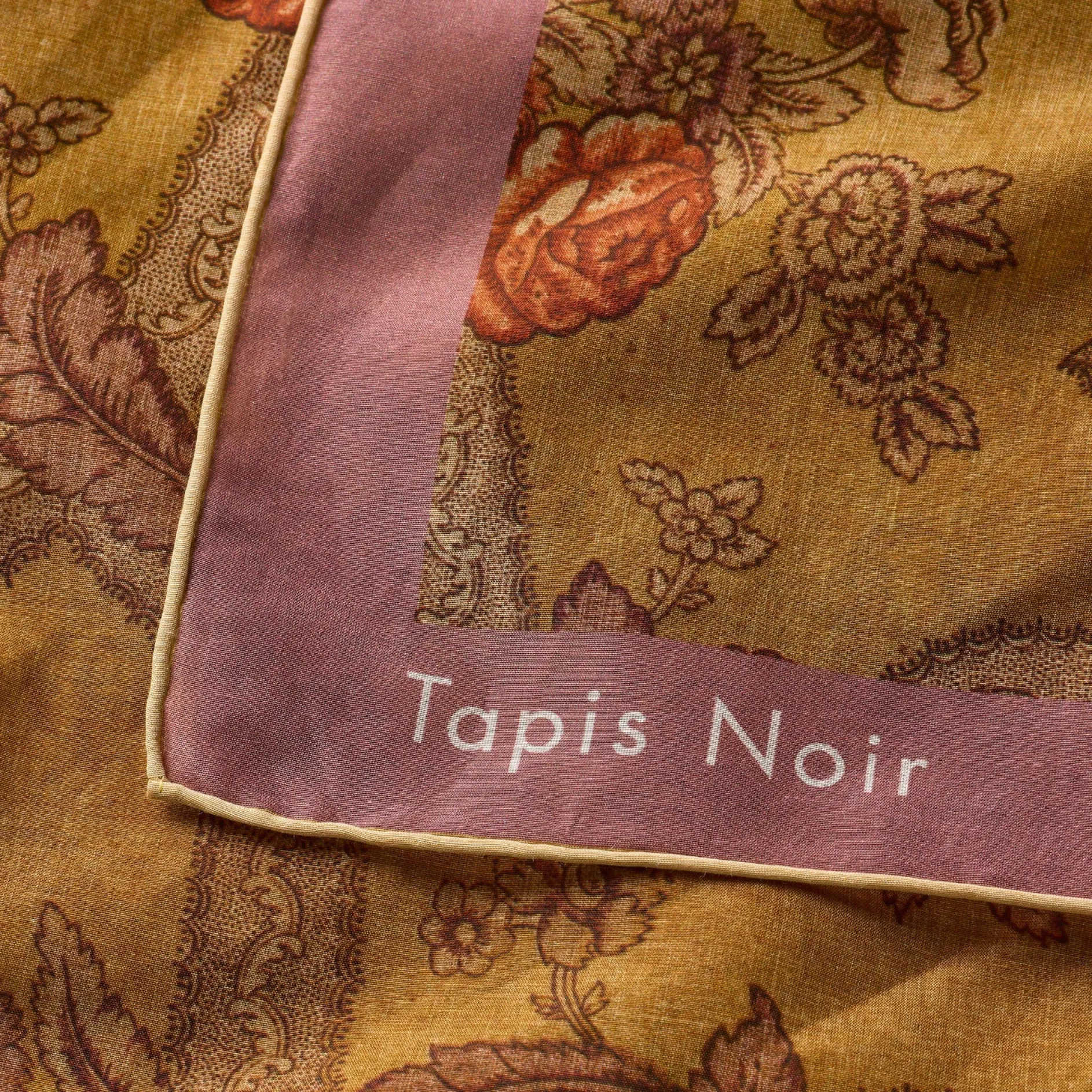 Tapis Noir Large Light Yellow Scarf