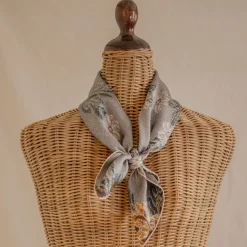 Tapis Noir Small Classical Blue Flower Scarf